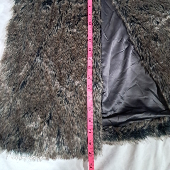 Banana Republic Gray  Faux Fur Vest - Picture 12 of 12